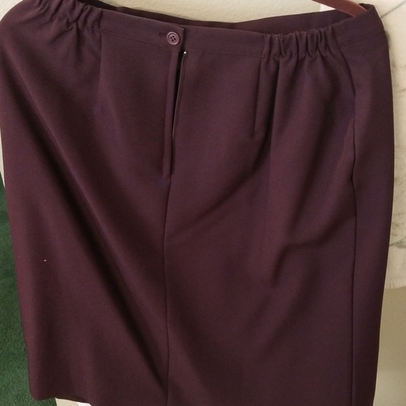 Liz Baker skirt suit - Picture 3 of 4